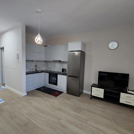 Lovely 1-Bedroom Apartment At San Pietro Beach Front Resort Plazhi San Pietro Екстериор снимка