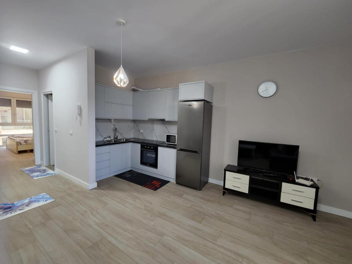 Lovely 1-Bedroom Apartment At San Pietro Beach Front Resort Plazhi San Pietro Екстериор снимка