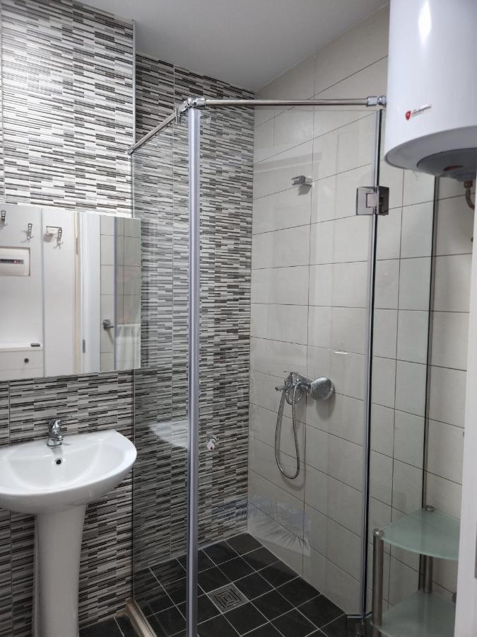 Lovely 1-Bedroom Apartment At San Pietro Beach Front Resort Plazhi San Pietro Екстериор снимка